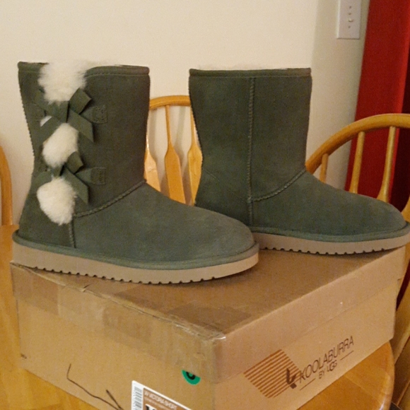 NIB Koolaburra short w/ 2 side bows - Picture 2 of 9